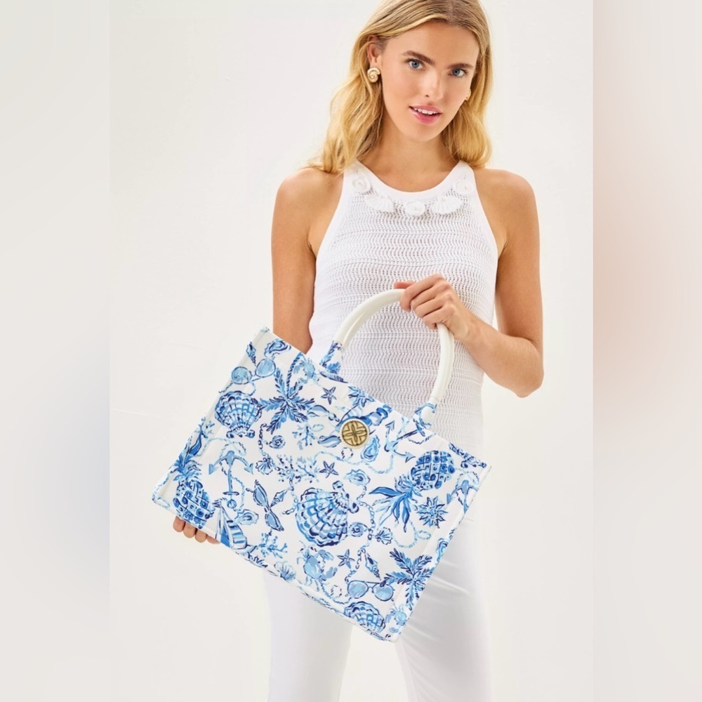 Lilly Pulitzer Adair Tote Resort White Barefoot Beachcombers - Picture 2 of 11